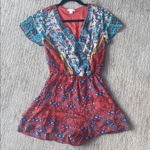 red romper with sleeves - Picture 1 of 3